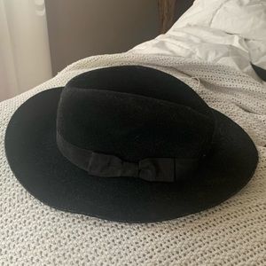 Floppy brim hat